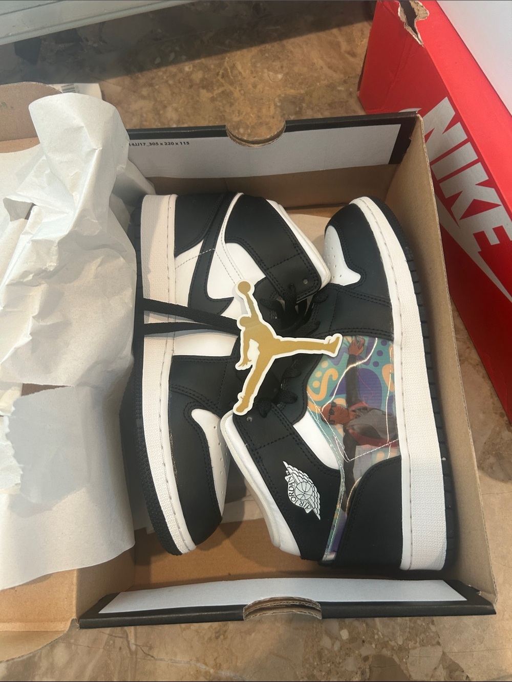 Brand New in box never worn Nike Air Jordan 1 Mid GS size 7 Youth = women 8.5 - Picture 12 of 12
